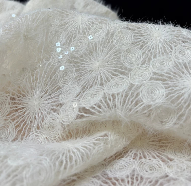 Embroidery Skirt - 1 yard di tessuto per abito