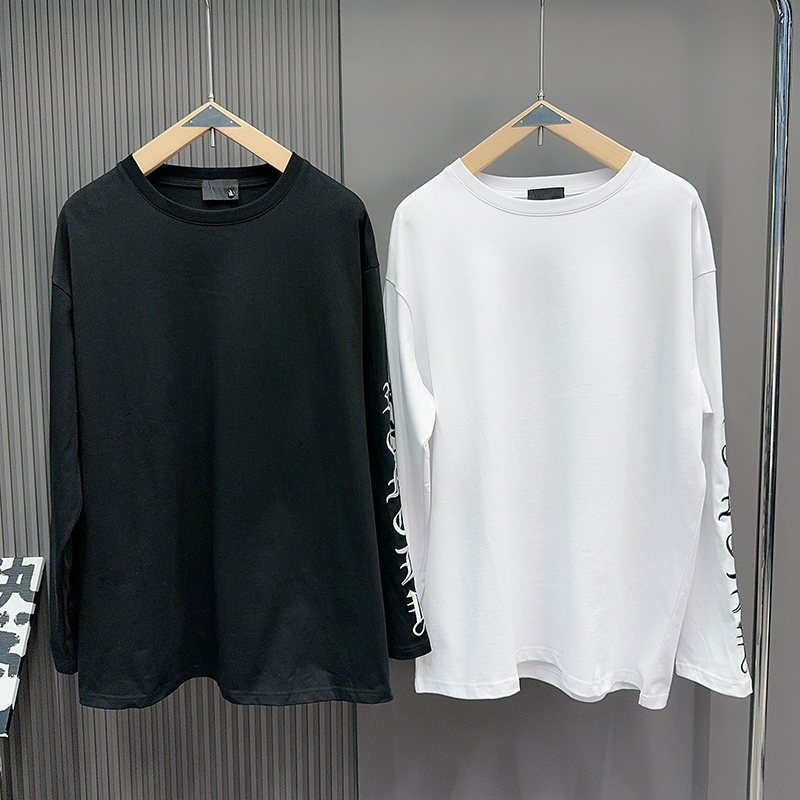 T-shirt a maniche lunghe con r - Embroidery Font Free recensione e prezzo
